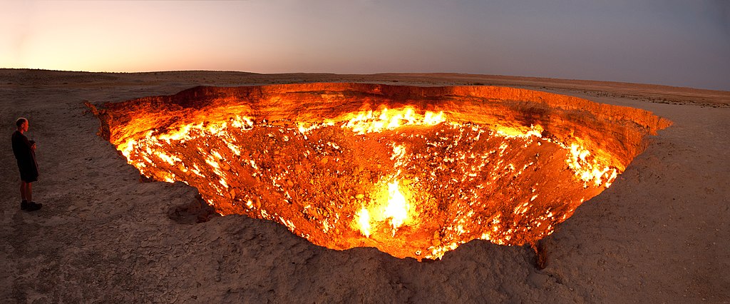 © Tormod Sandtorv / Darvasa gas crater panorama