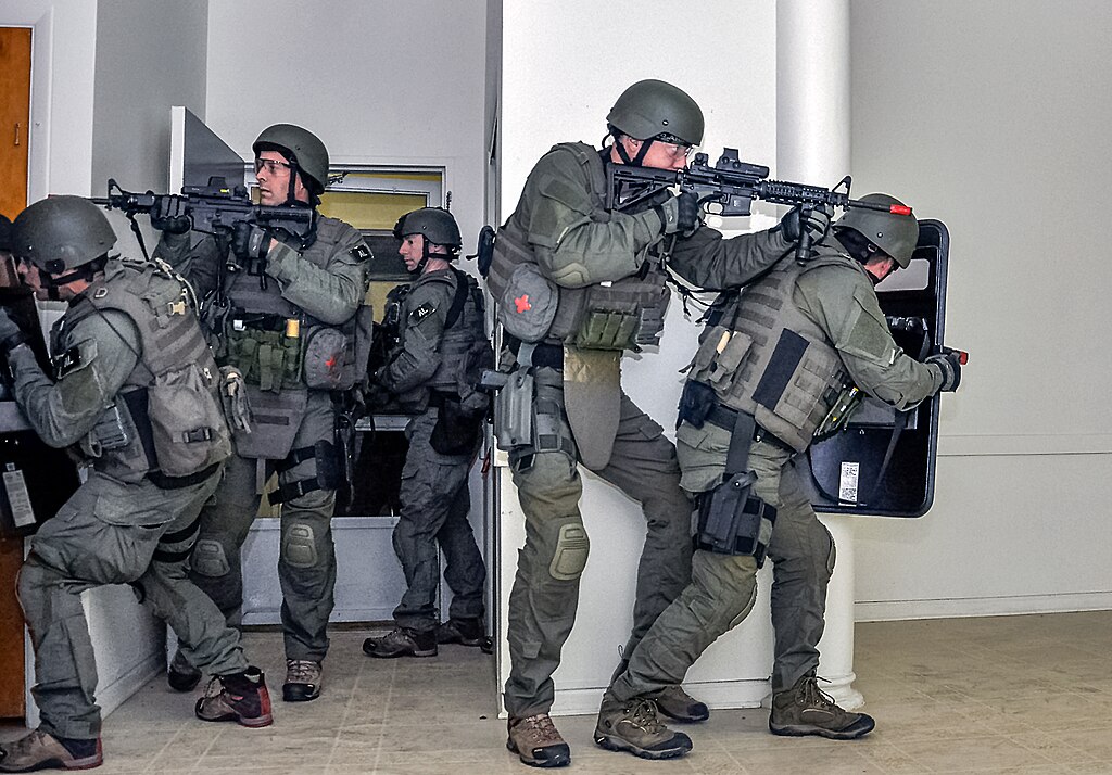 File:FBI SWAT team Watervliet Arsenal.jpg: U.S. Army Materiel Commandderivative work: Georgfotoart, CC BY 2.0 via Wikimedia Commons