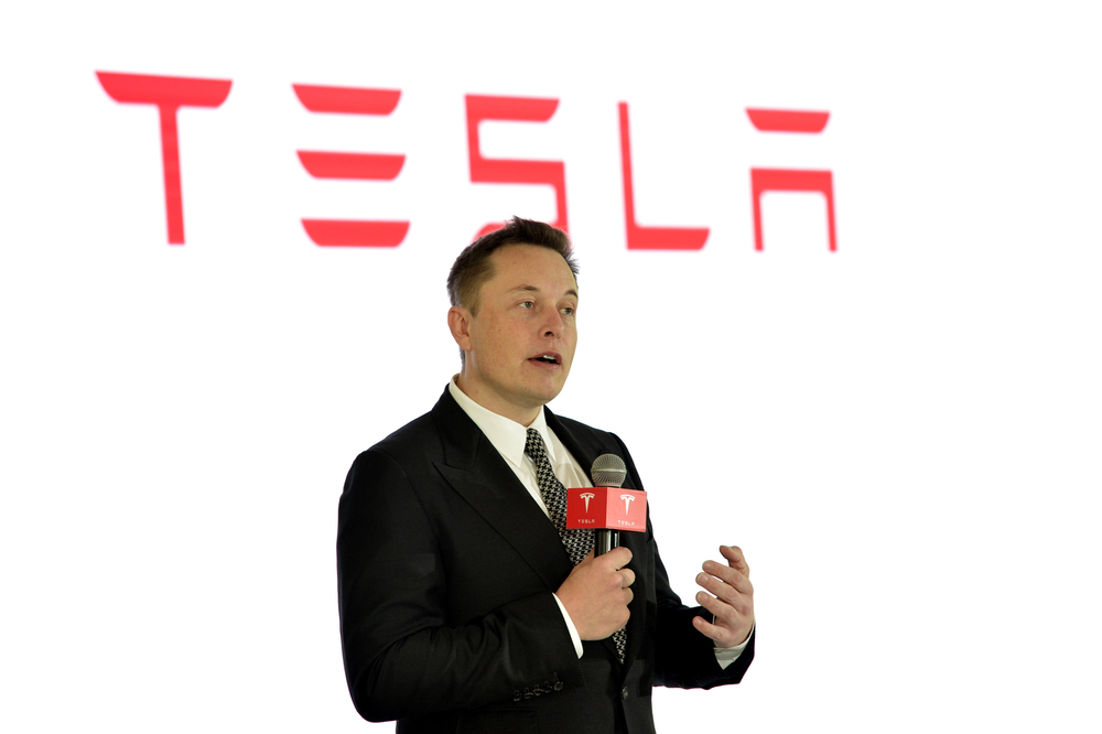 Elon Musk svarer igjen: «Jeg har ikke fått lønn siden 2018.»