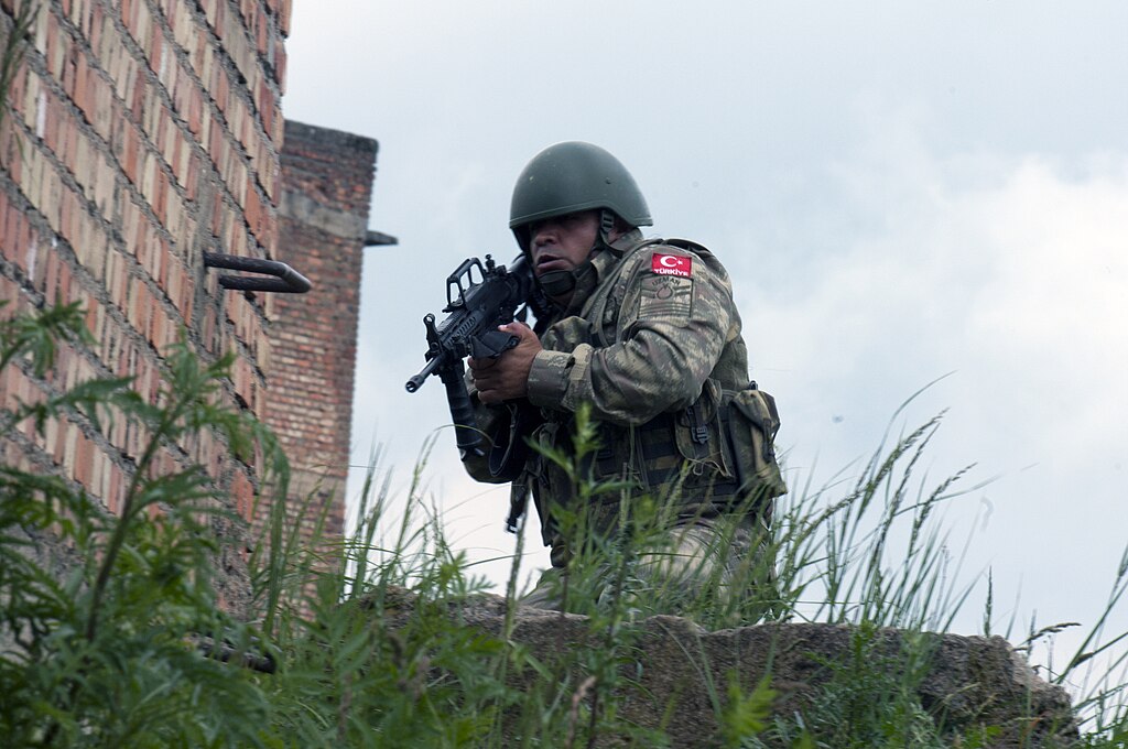 Sgt. Dennis Glass, Public domain, via Wikimedia Commons